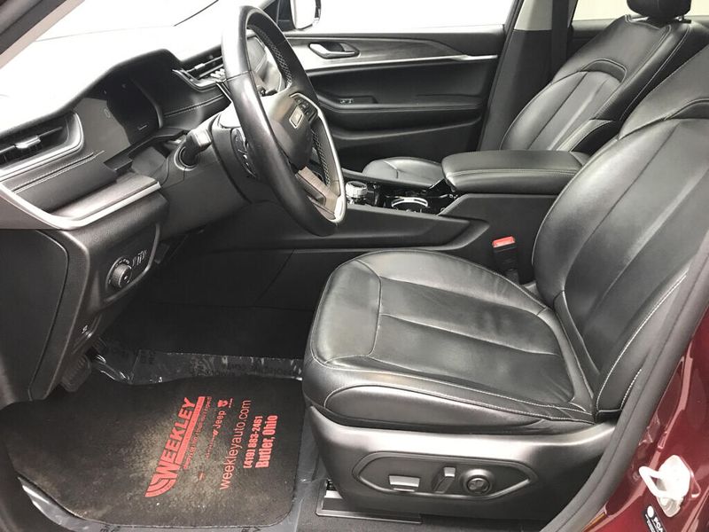 Used 2022 Jeep Grand Cherokee L LimitedImage 9