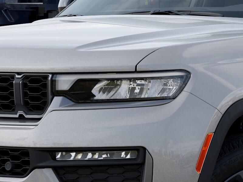 New 2026 Jeep Grand Cherokee L 85th Anniversary Edition 4x4Image 6