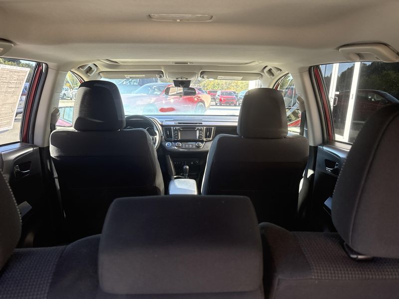 Used 2018 Toyota RAV4 Hybrid XLEImage 22