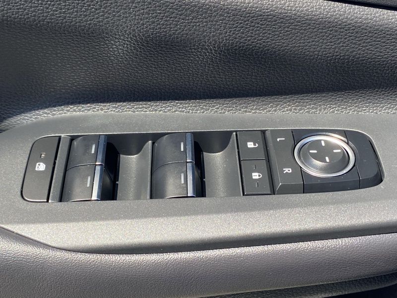 2024 Toyota Prius Prime XSEImage 19