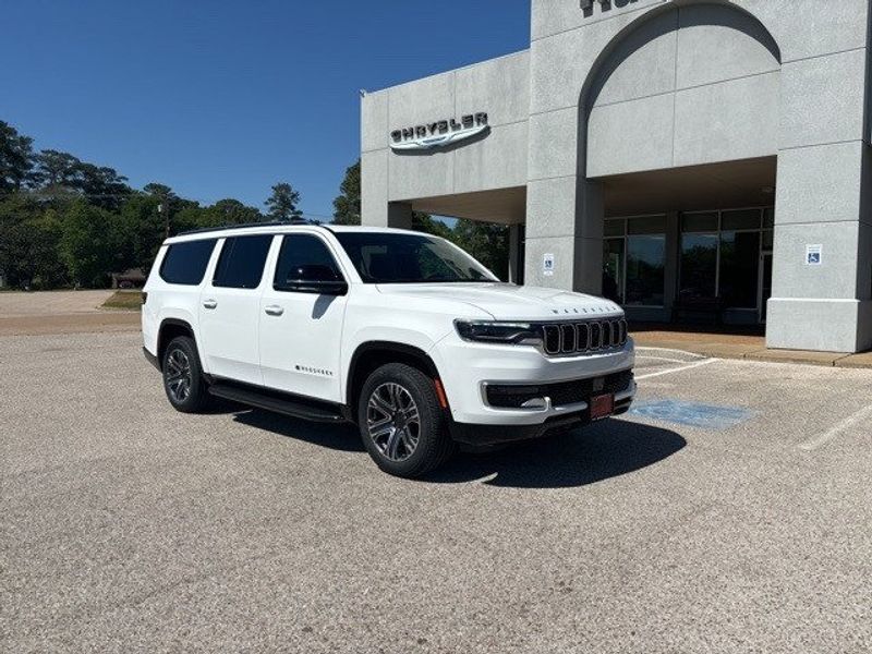 2024 Wagoneer L 4X4Image 1