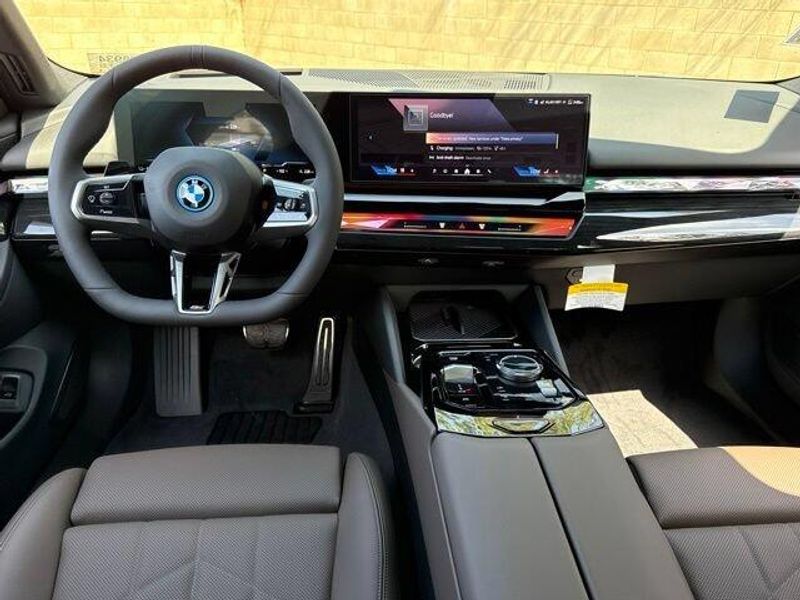 Used 2027 BMW i5 eDrive40Image 23