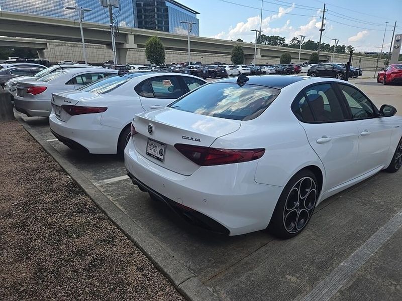 Used 2022 Alfa Romeo Giulia VeloceImage 3