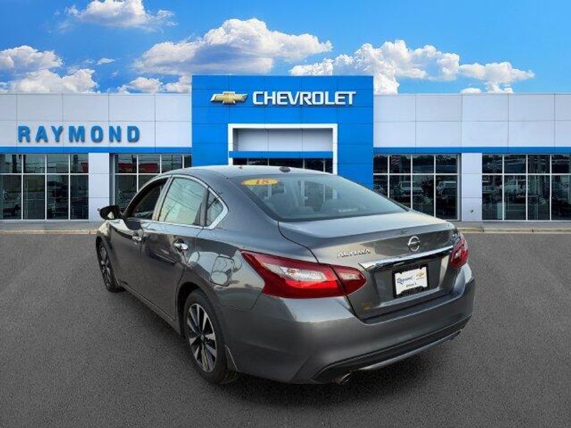 Used 2018 Nissan Altima 2.5 SVImage 5