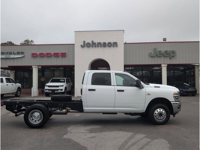 New 2026 RAM 3500 Tradesman Crew Cab Chassis 4x4 60