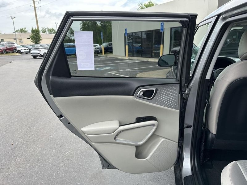 2023 Kia Soul LXImage 21