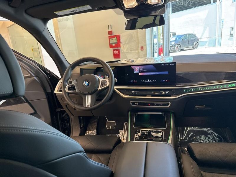 2025 BMW X5 xDrive40i M PACKAGE