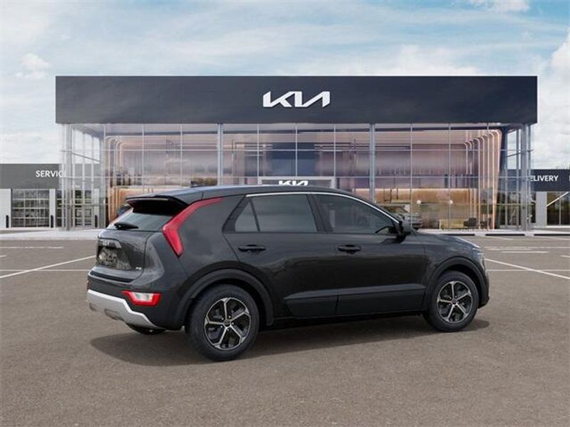 2025 Kia Niro LXImage 6