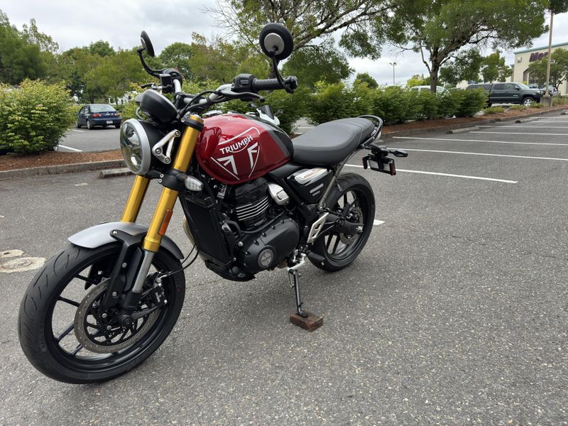 2025 Triumph SPEED 400 - CARNIVAL RED - STORM GREY 