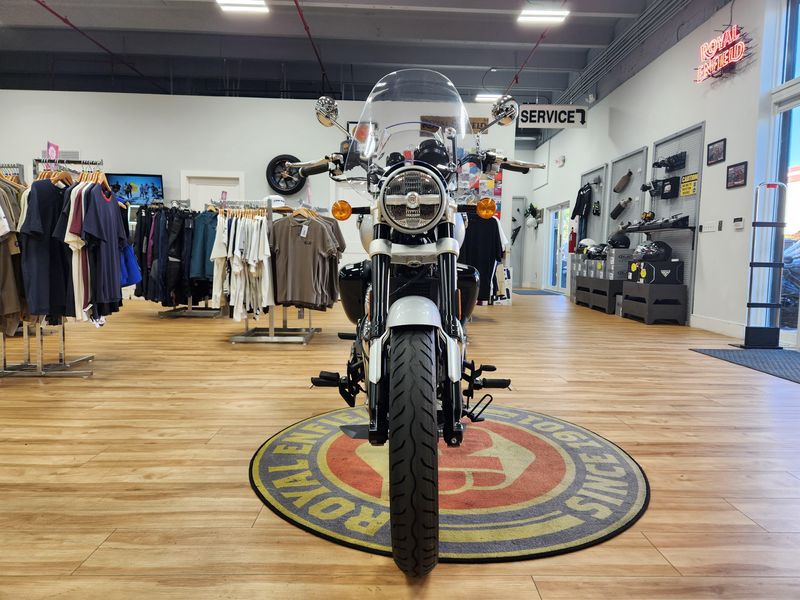 2024 Royal Enfield SUPER METEOR  in a INTERSTELLAR GREY exterior color. Royal Enfield Motorcycles of Miami (786) 845-0052 remotorcyclesofmiami.com 