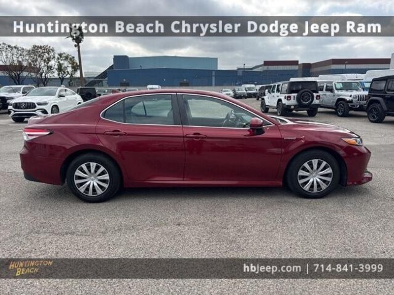 2019 Toyota Camry Hybrid LEImage 4