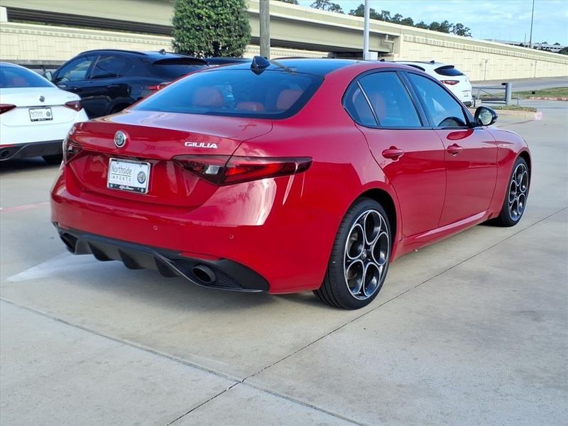 Used 2023 Alfa Romeo Giulia VeloceImage 2