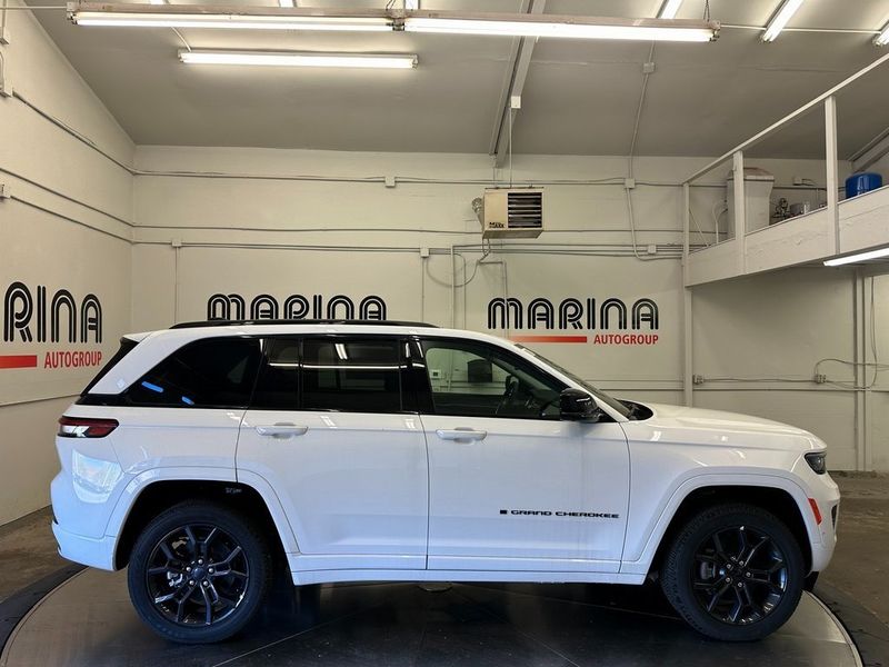 2024 Jeep Grand Cherokee Anniversary Edition 4xe in a Bright White Clear Coat exterior color and Global Blackinterior. Marina Chrysler Dodge Jeep RAM (855) 616-8084 marinadodgeny.com 