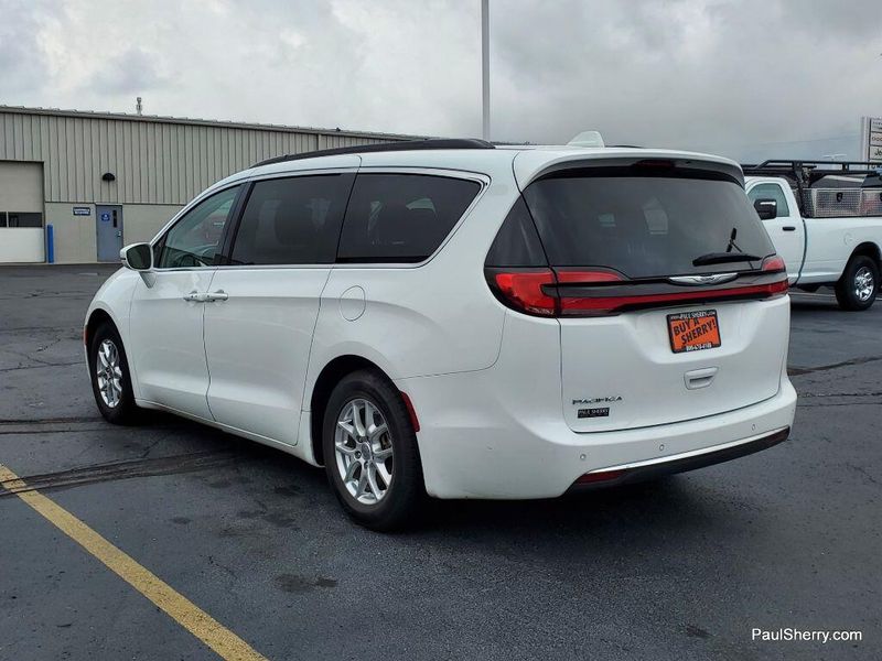 2022 Chrysler Pacifica Touring LImage 3