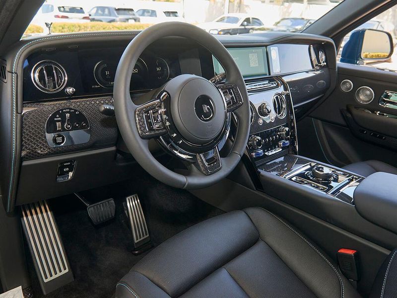 New 2027 Rolls-Royce Cullinan Black BadgeImage 11
