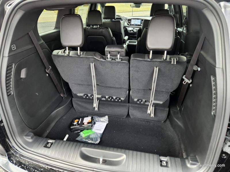 New 2026 Chrysler Voyager Lx