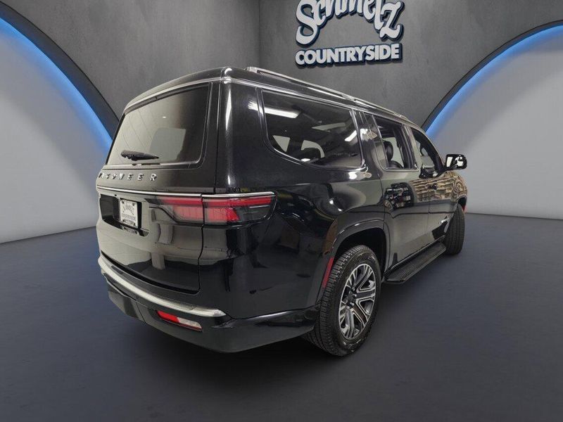 2023 Jeep Wagoneer 5.7L V6 4X4 w/Sunroof & NavImage 11