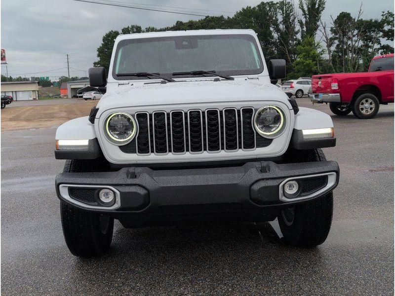 New 2025 Jeep Wrangler 4-door SaharaImage 8