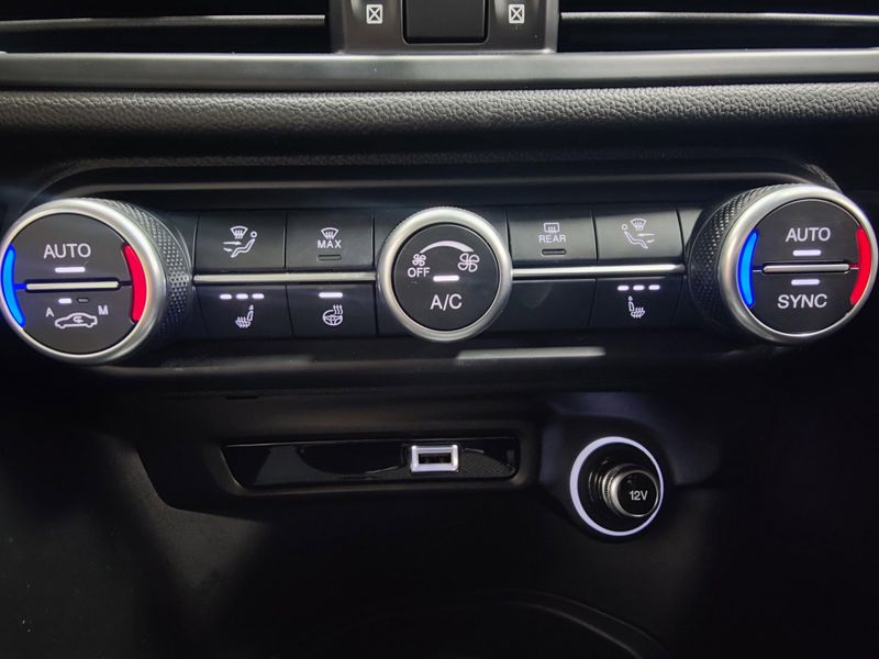 2022 Alfa Romeo Giulia Veloce Premium AWD w/Activ AsstImage 26