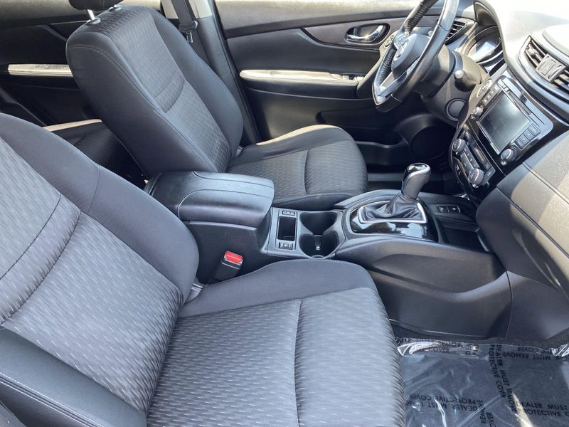 2019 Nissan Rogue SVImage 10