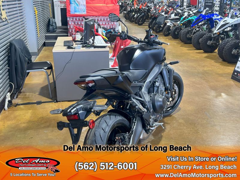 2025 Yamaha MT-09 Image 9