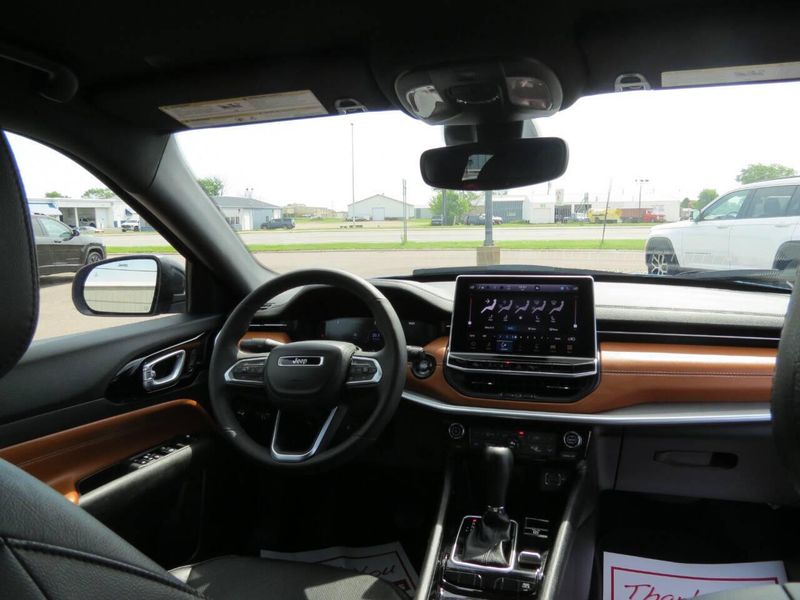 Used 2025 Jeep Compass Limited 4x4 4dr SUVImage 24