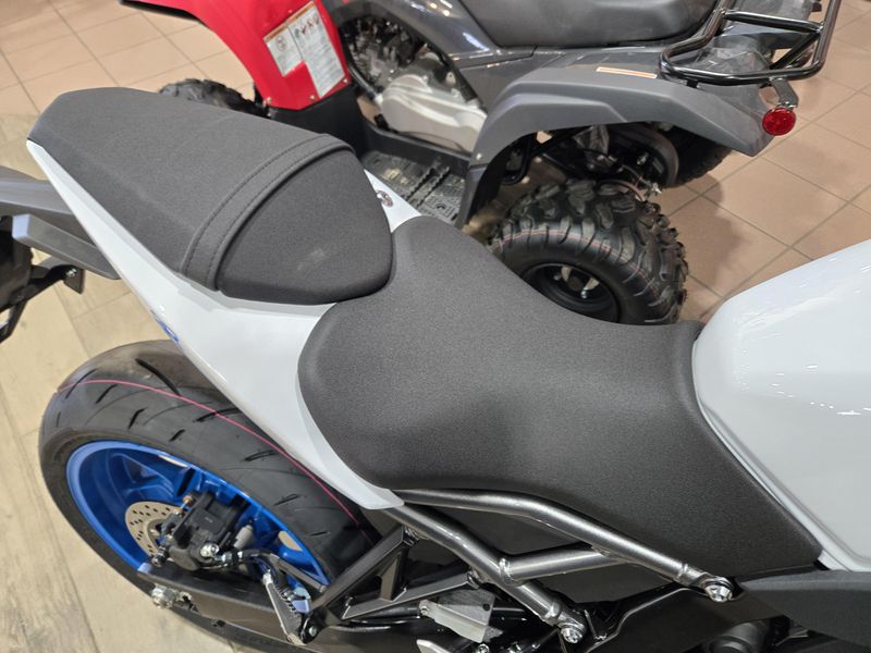 NEW 2026 SUZUKI GSX 8R Image 15