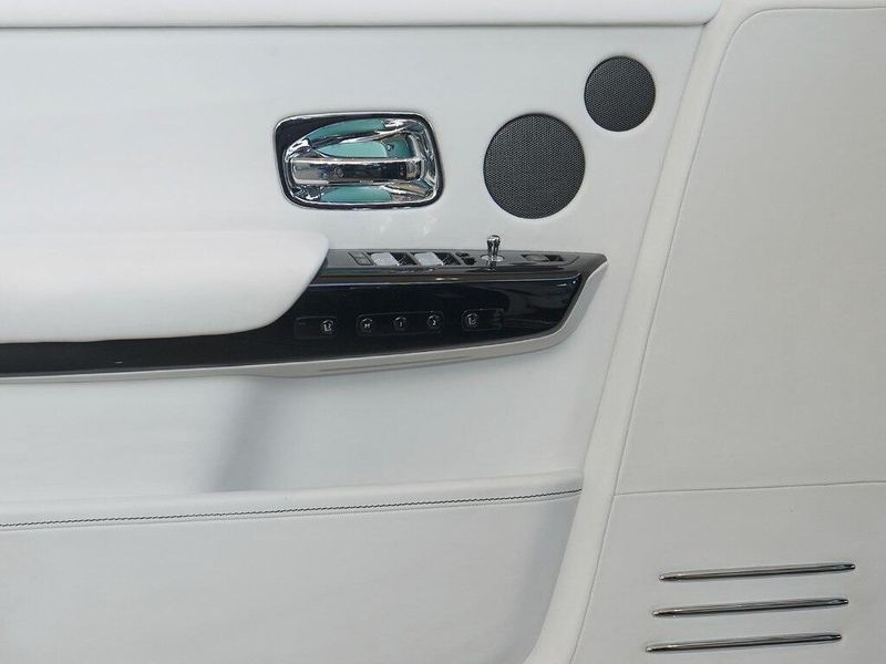 Used 2021 Rolls-Royce Phantom Image 13