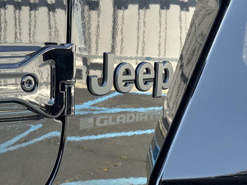 New 2026 Jeep Gladiator Sport S 4x4