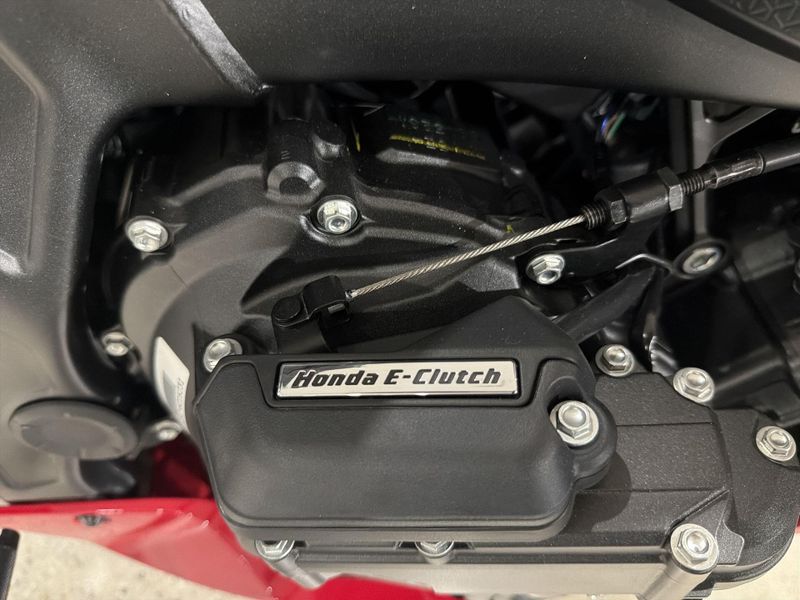 New 2026 Honda CBR650R E-CLUTCH Image 28