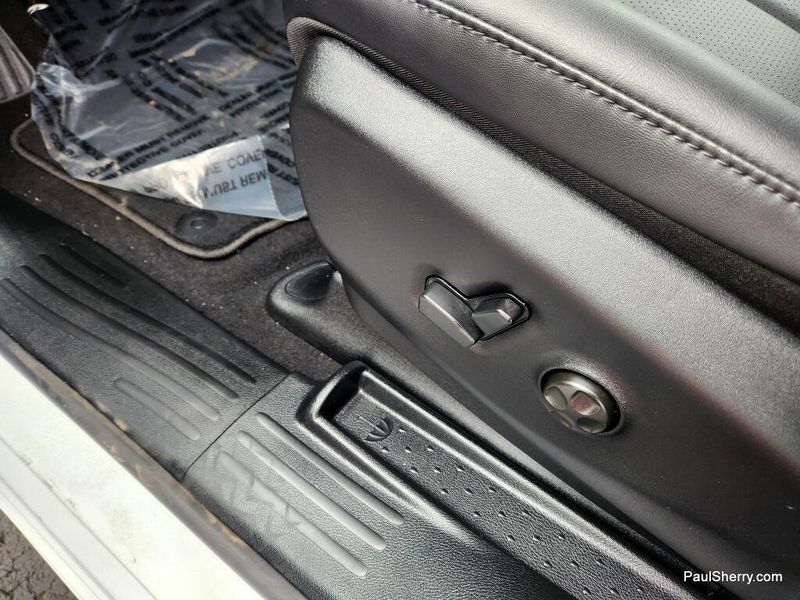 New 2026 Chrysler Voyager Lx