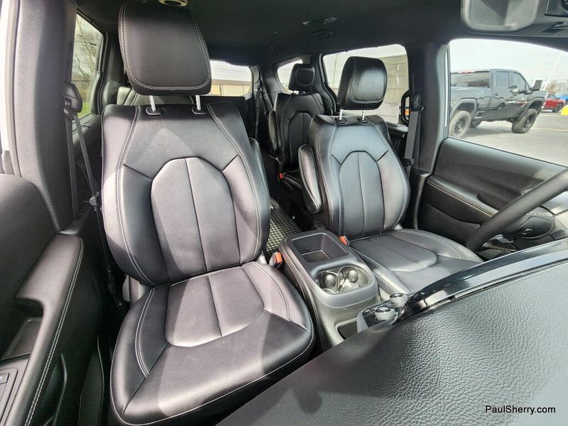 New 2026 Chrysler Voyager Lx