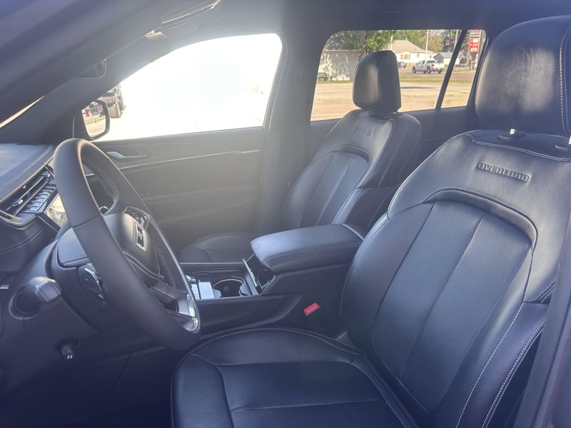 2023 Jeep Grand Cherokee L OverlandImage 11