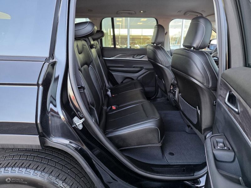 Used 2023 Jeep Grand Cherokee Limited