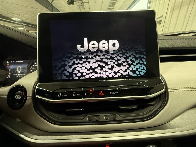 Used 2025 Jeep Compass LimitedImage 24