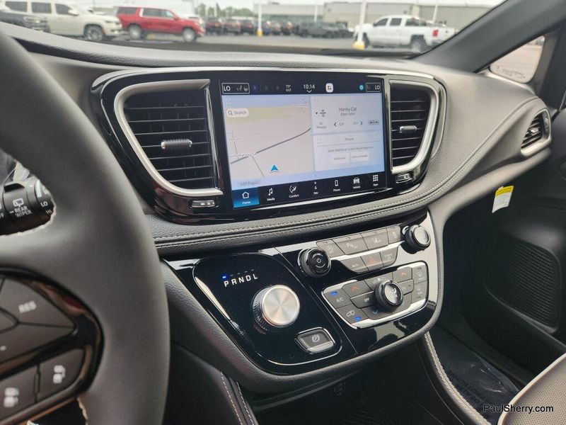 New 2027 Chrysler Pacifica Limited