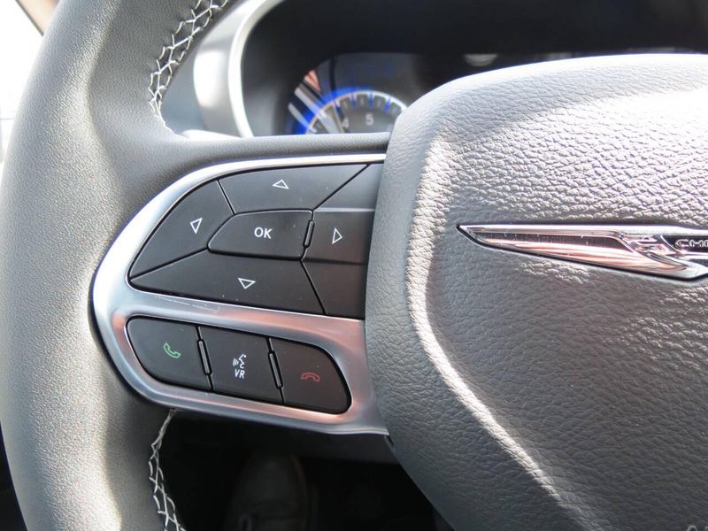 New 2026 Chrysler Voyager LxImage 8