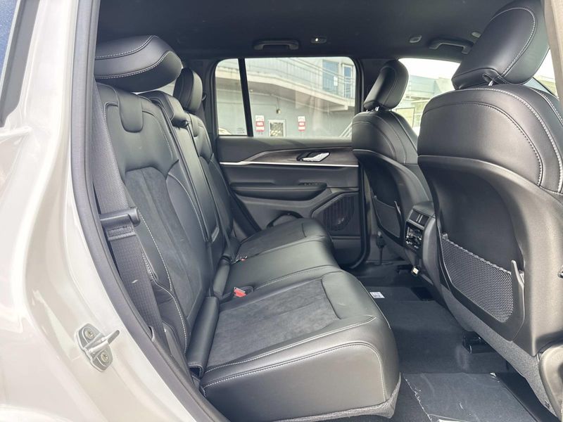 New 2026 Jeep Grand Cherokee Laredo Altitude 4x4