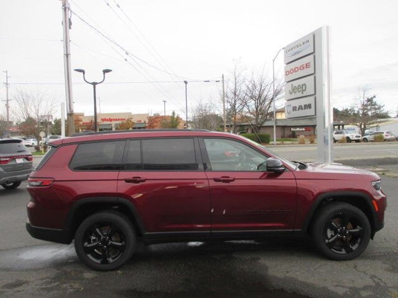 2023 Jeep Grand Cherokee L Altitude 4x4Image 6