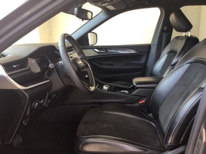 Used 2023 Jeep Grand Cherokee L AltitudeImage 9