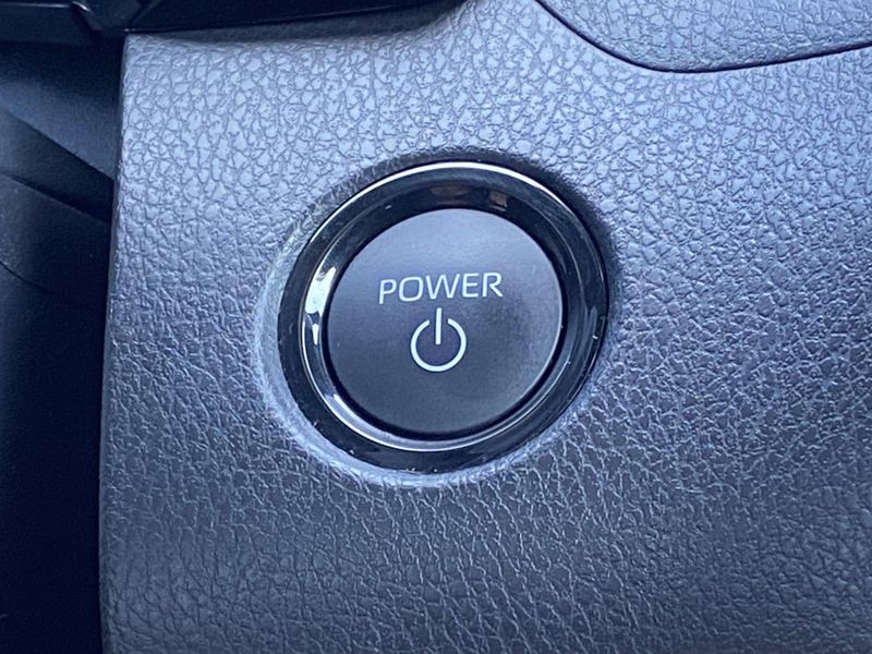 Used 2025 Toyota Camry SEImage 22