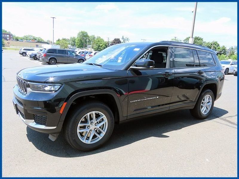 2024 Jeep Grand Cherokee LaredoImage 1