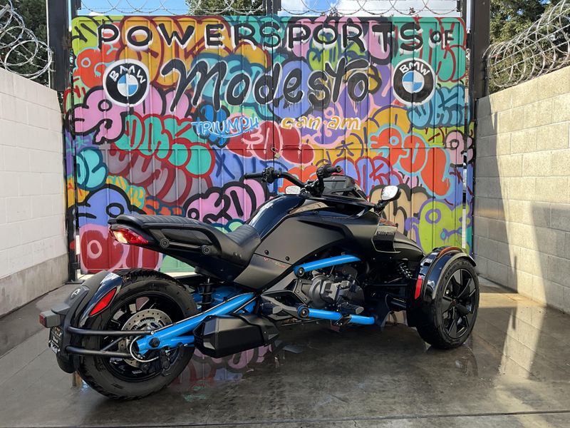 2023 Can-Am SPYDER F3-S in a MONOLITH BLACK SATIN exterior color. Can-Am Modesto (209) 524-2955 canammodesto.com 