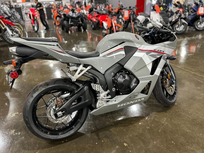 New 2026 Honda CBR600RR Image 17