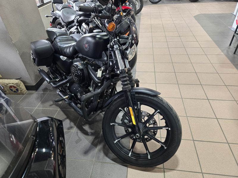 2022 HARLEY SPORTSTER IRON 883 Image 1