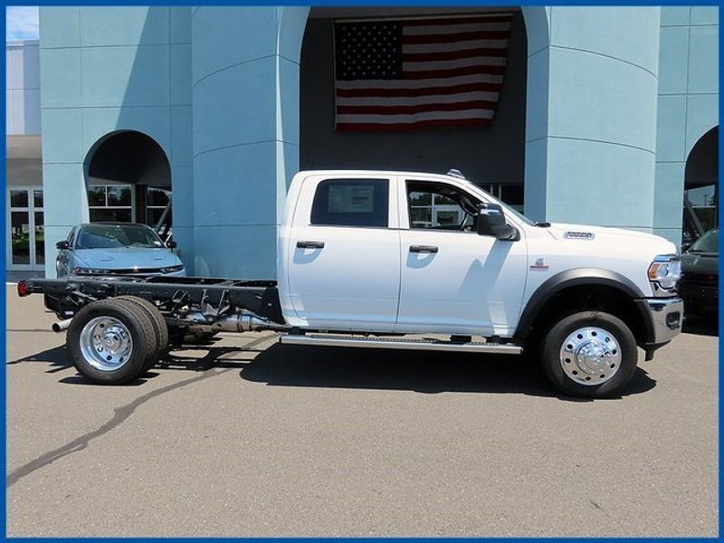 2024 RAM 5500 Chassis Cab TradesmanImage 2