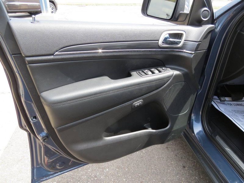 Used 2020 Jeep Grand Cherokee Limited 4x4 4dr SUVImage 9
