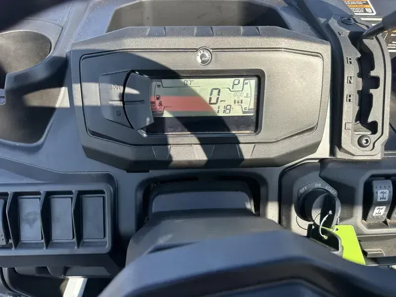 2025 Can-Am DEFENDER MAX DPS HD7 COMPASS GREEN Image 3