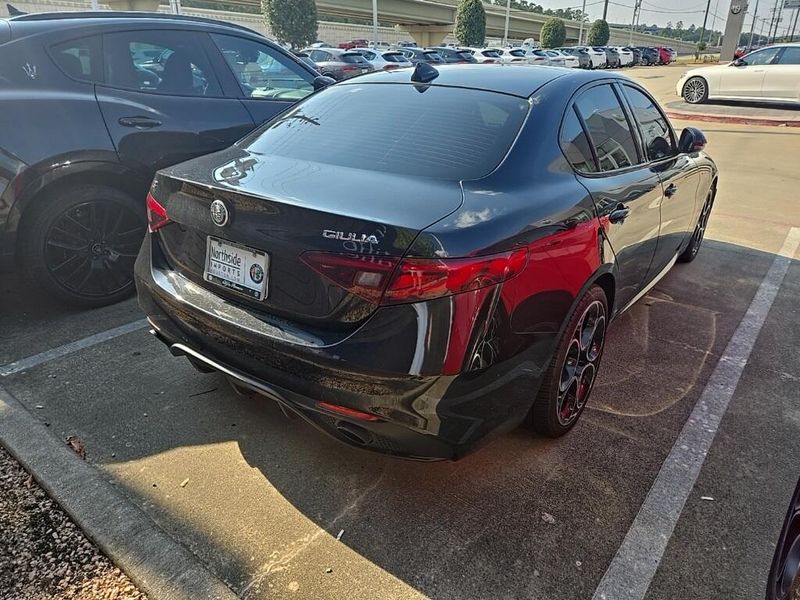 Used 2022 Alfa Romeo Giulia VeloceImage 3