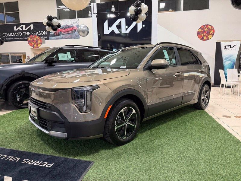 New 2027 Kia Niro LXImage 3